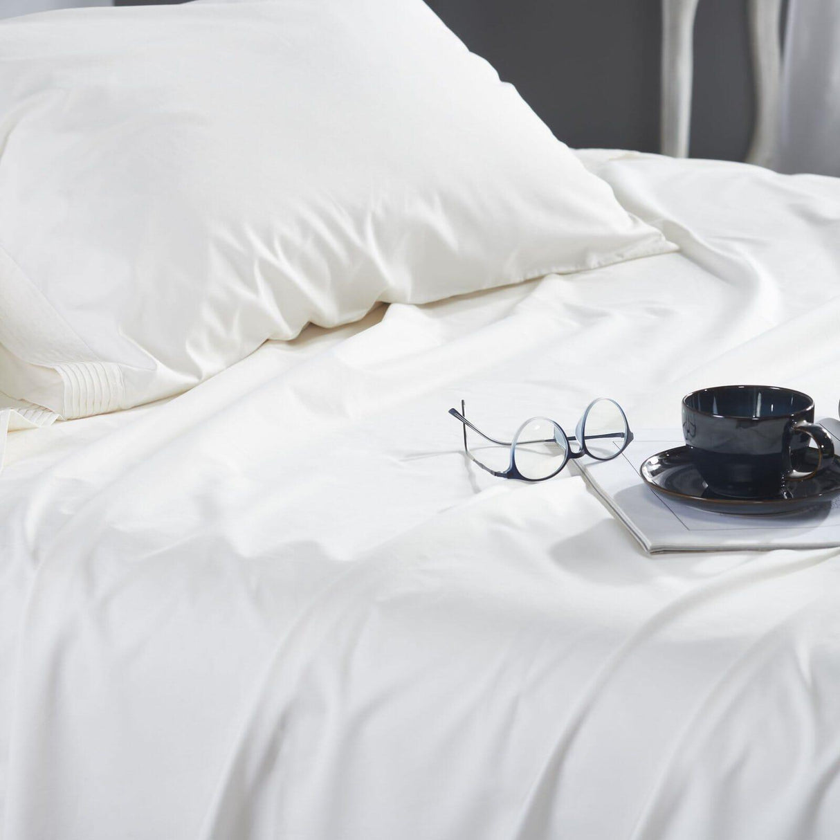 Orchids Lux Venice Solid Color & Pleated Vanilla 72 X 84 Sheet Set