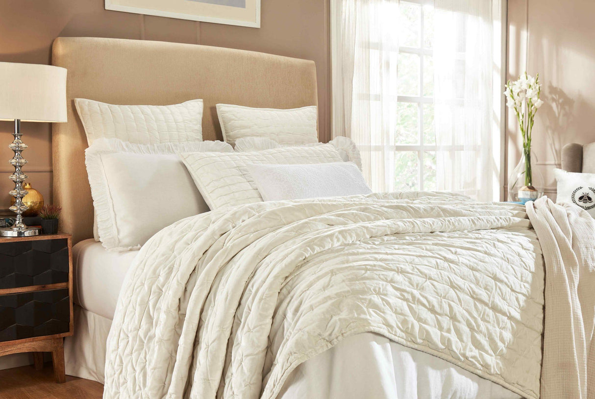 Orchids Lux Luna Stitch White 110 X 96 Quilt