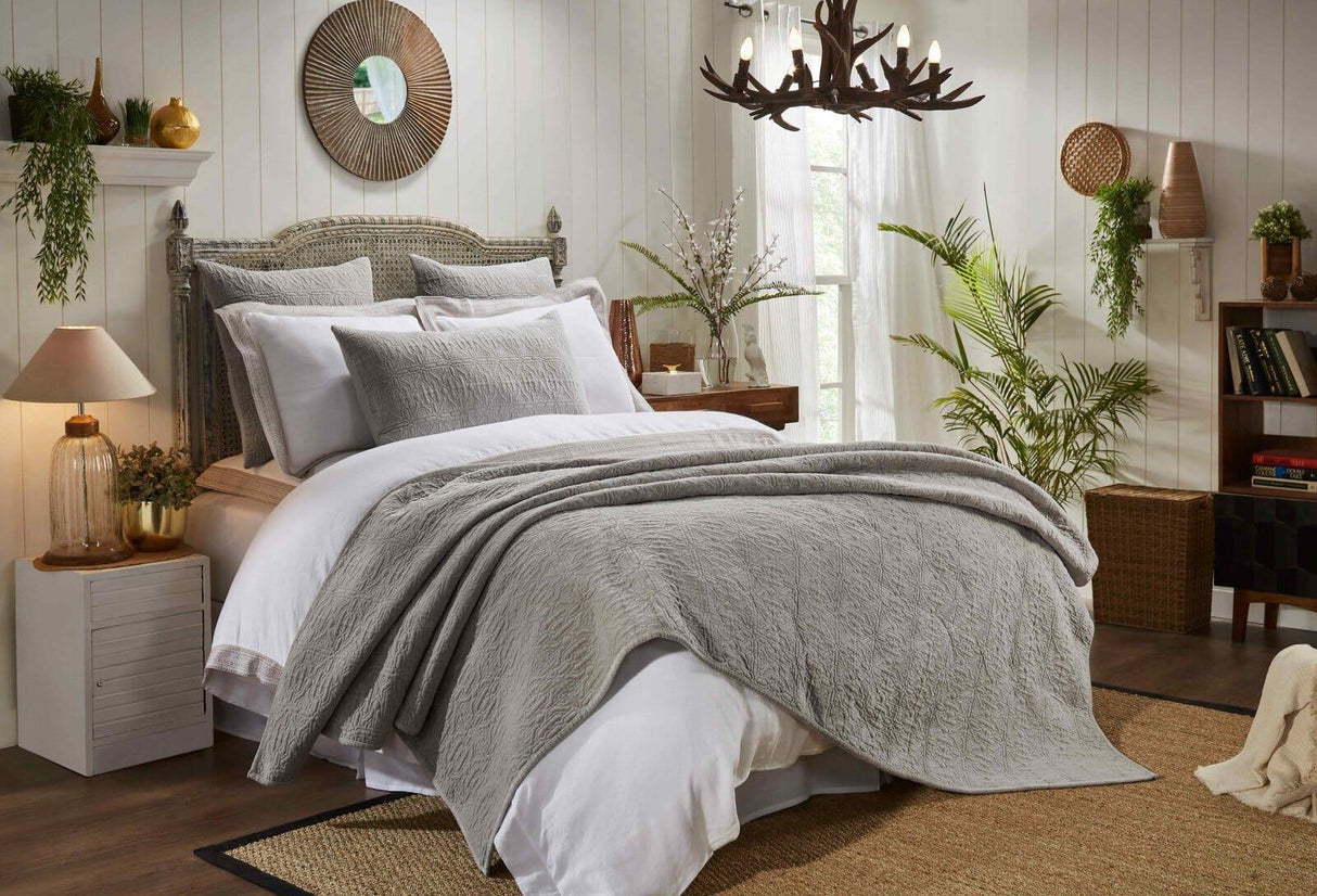 Orchids Lux Duke Geomatric Slate 110 X 96 Quilt