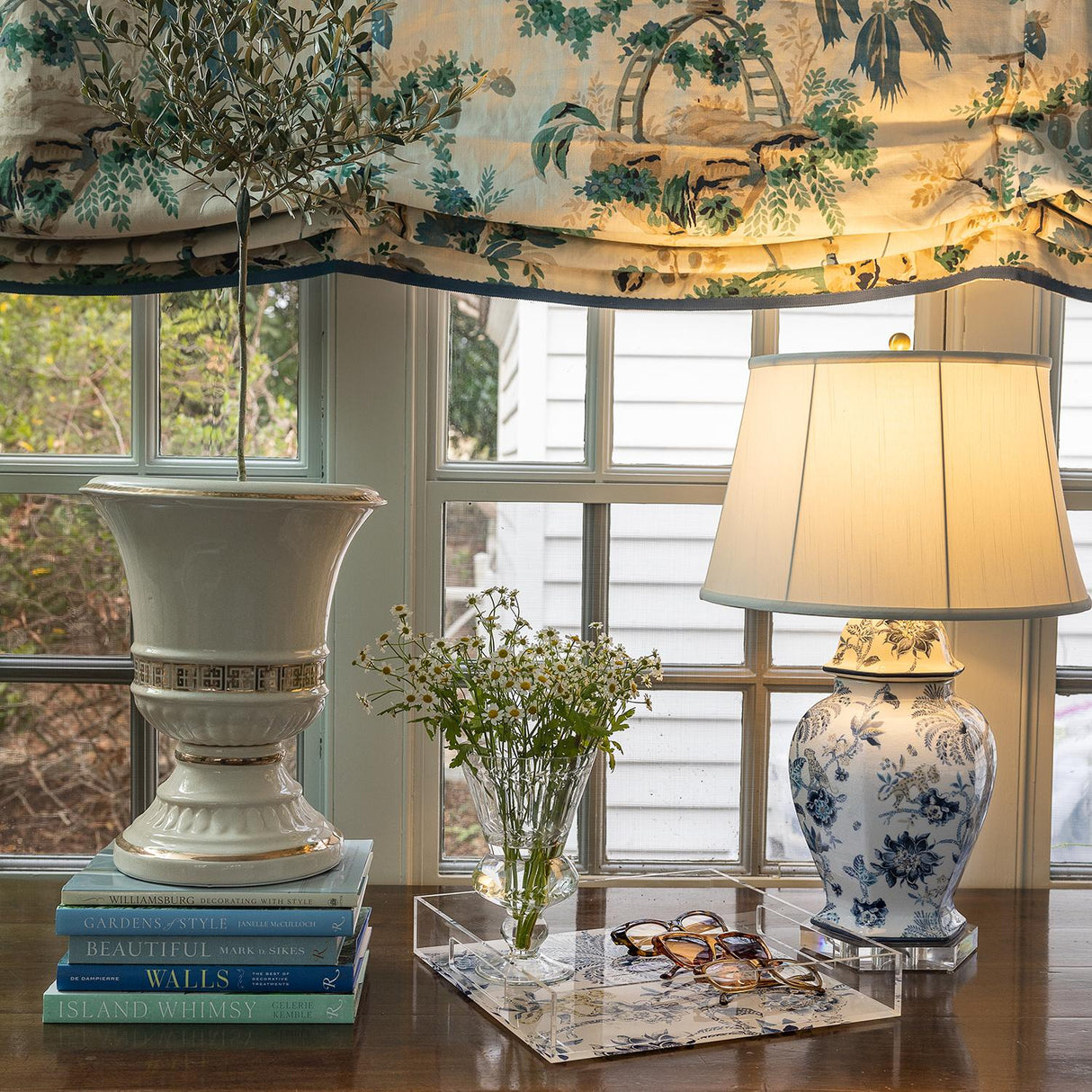 Williamsburg Braganza Blue Hex Lamp