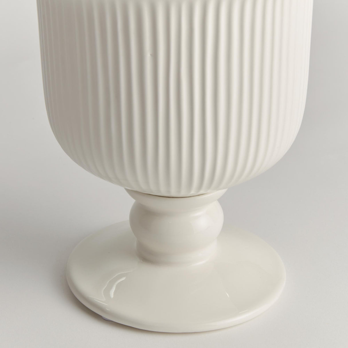 Napa White SINCLAIR FOOTED URN SMALL