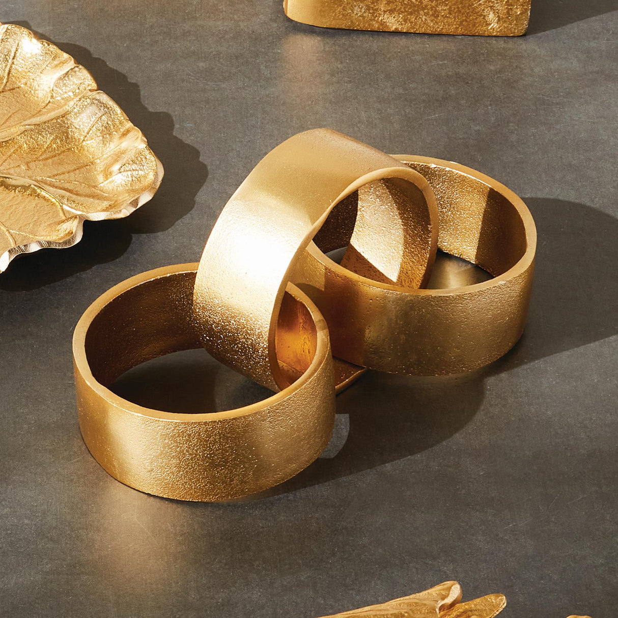 Napa Gold CORBIN ROUND CHAIN SCULPTURE