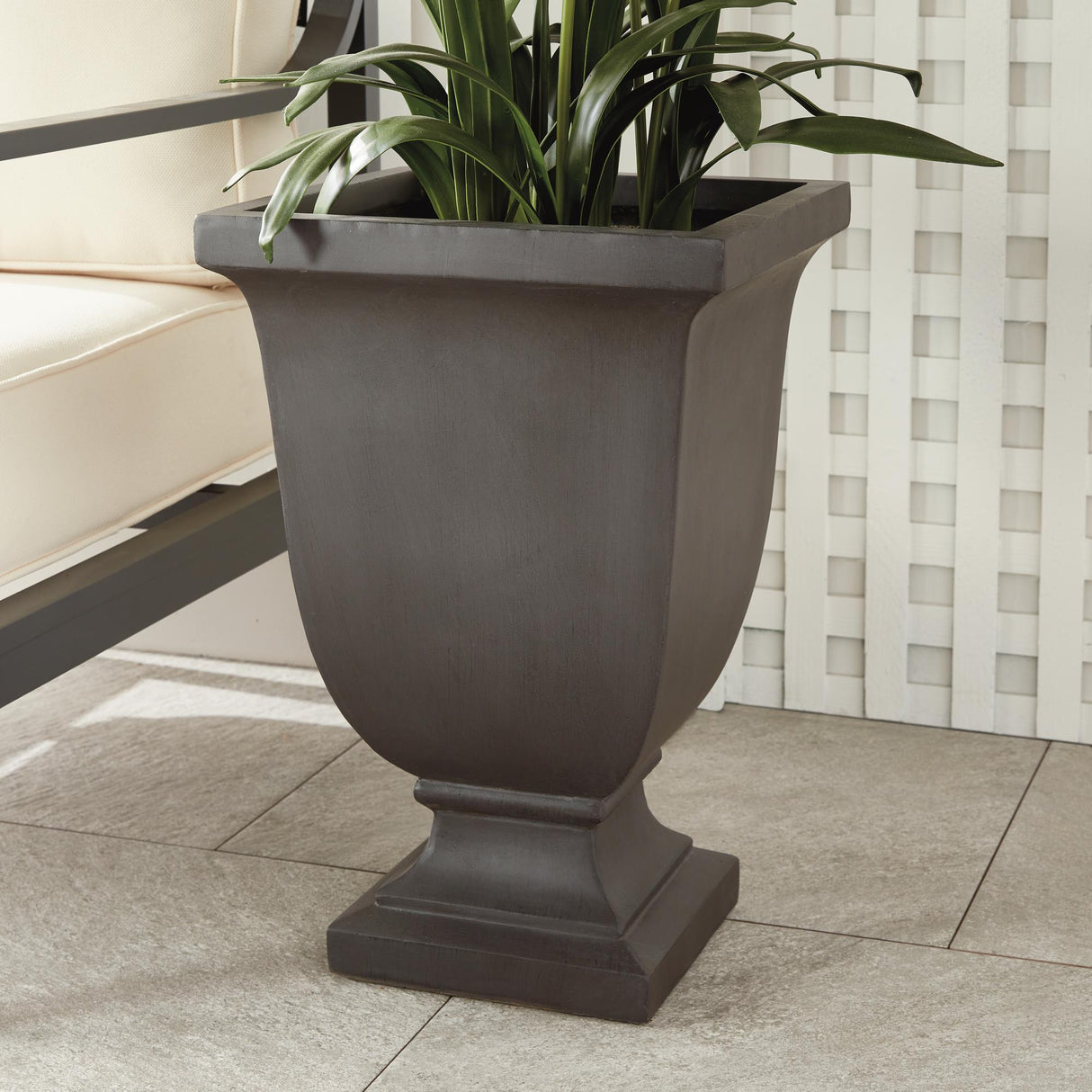 Napa Antique Black FIBRECLAY BECKETT SQ FOOTED PLANTER SMALL