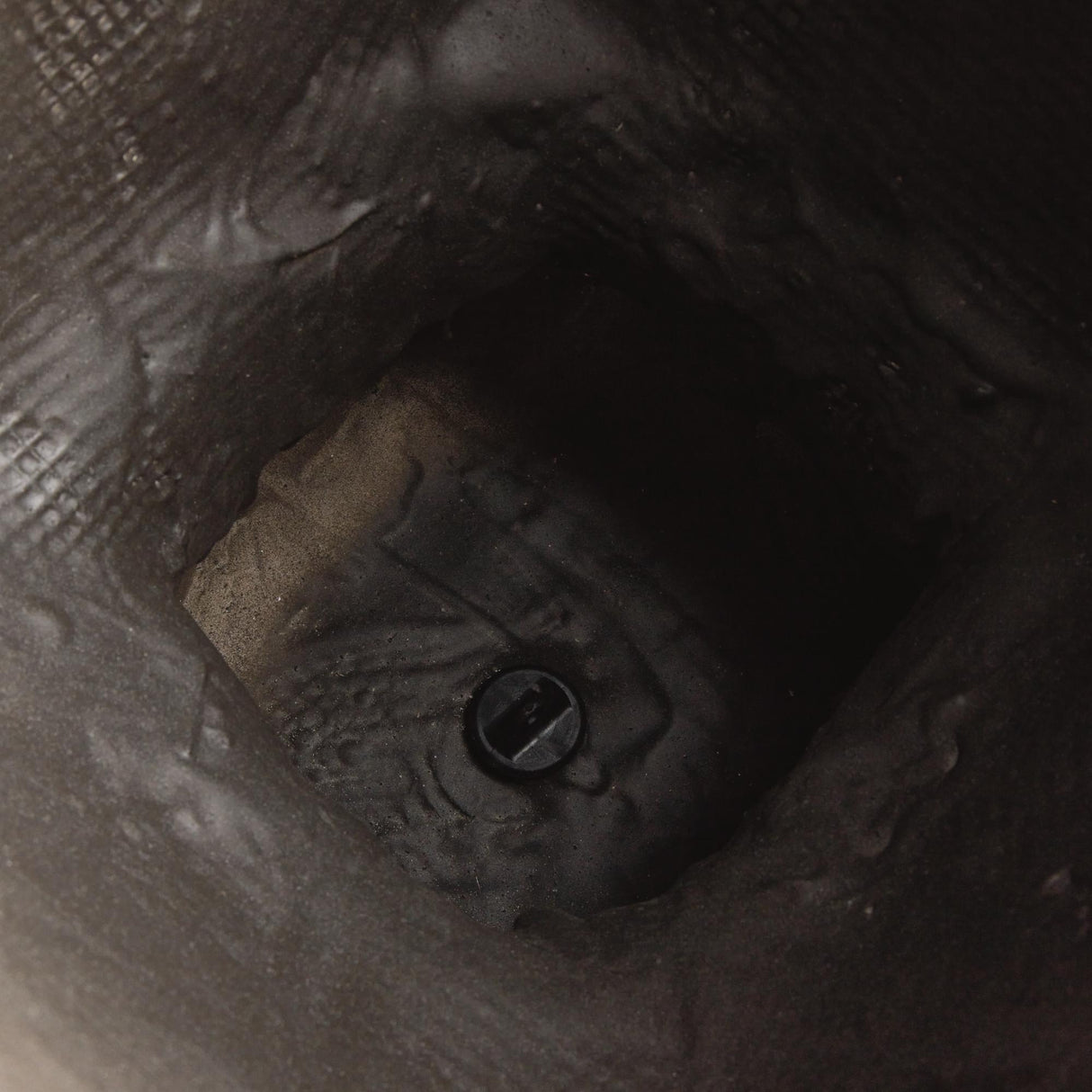 Napa Antique Black FIBRECLAY BECKETT SQ FOOTED PLANTER LARGE