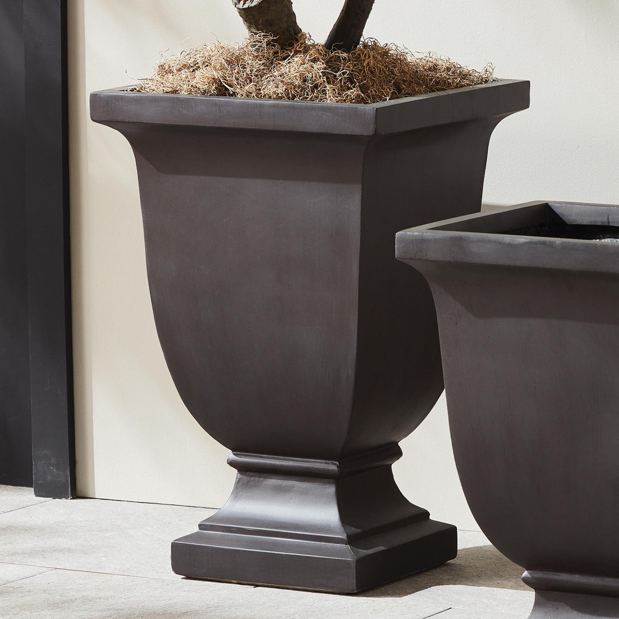 Napa Antique Black FIBRECLAY BECKETT SQ FOOTED PLANTER LARGE