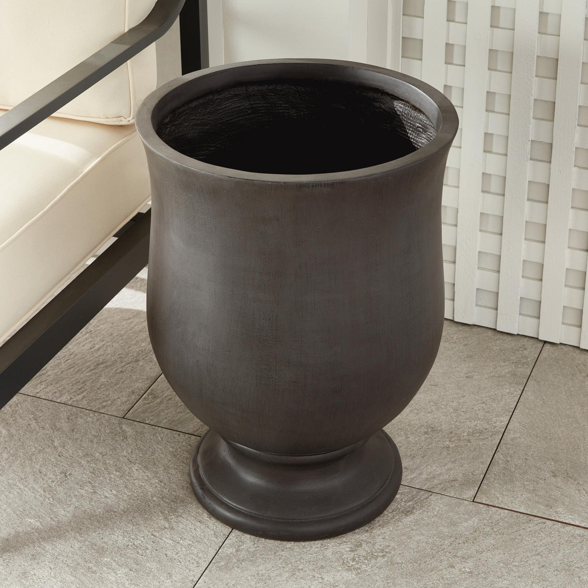 Napa Antique Black FIBRECLAY JOSIE ROUND FOOTED PLANTER