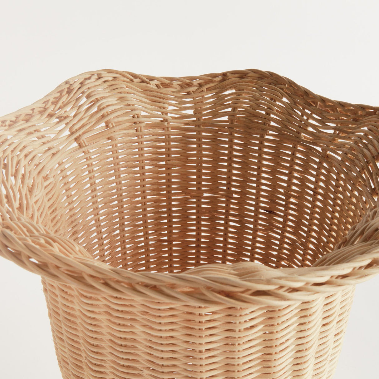 Napa Natural MYRA RATTAN SCALLOPED EDGE FOOTED URN