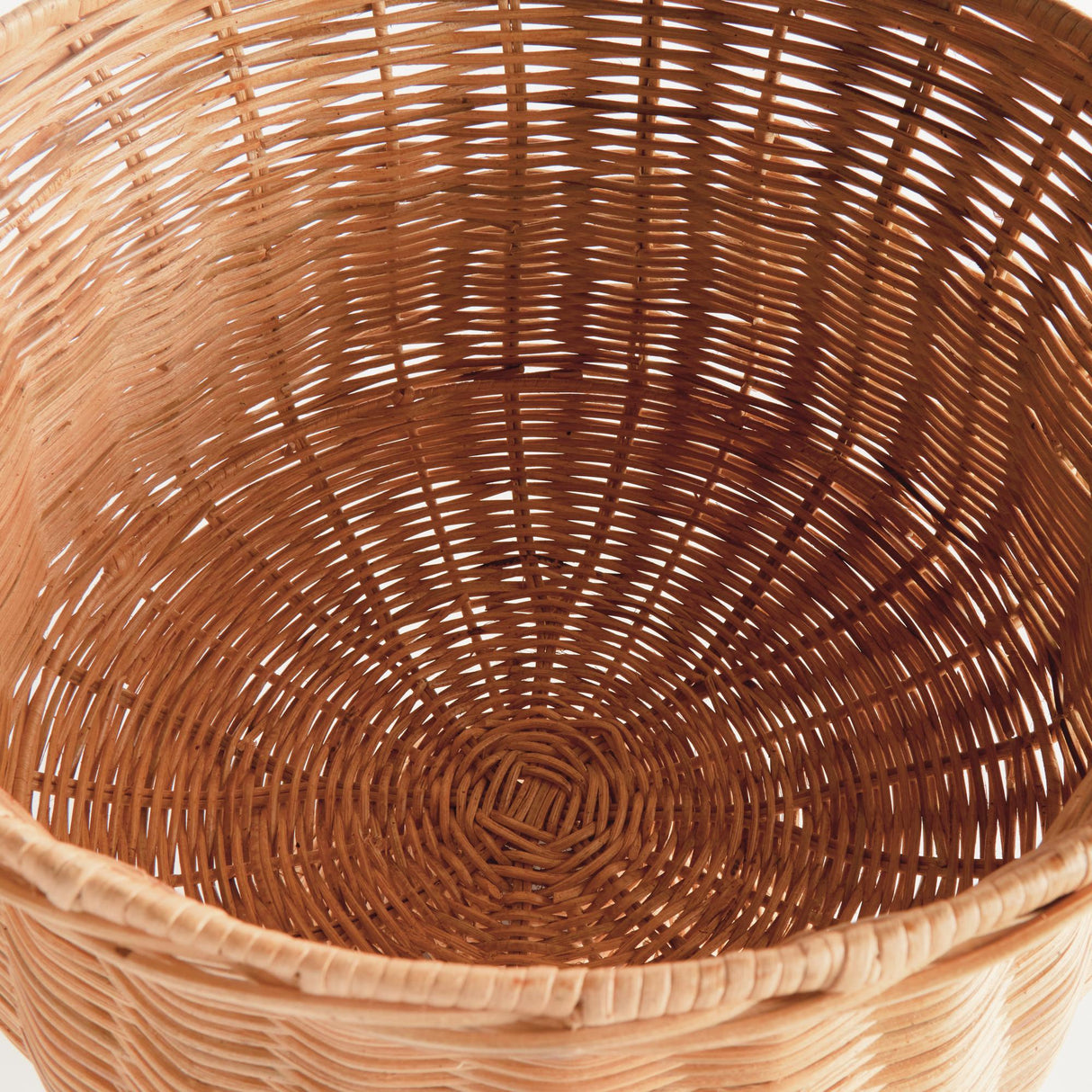 Napa Natural CHESAPEAKE RATTAN FOOTED URN WIDE