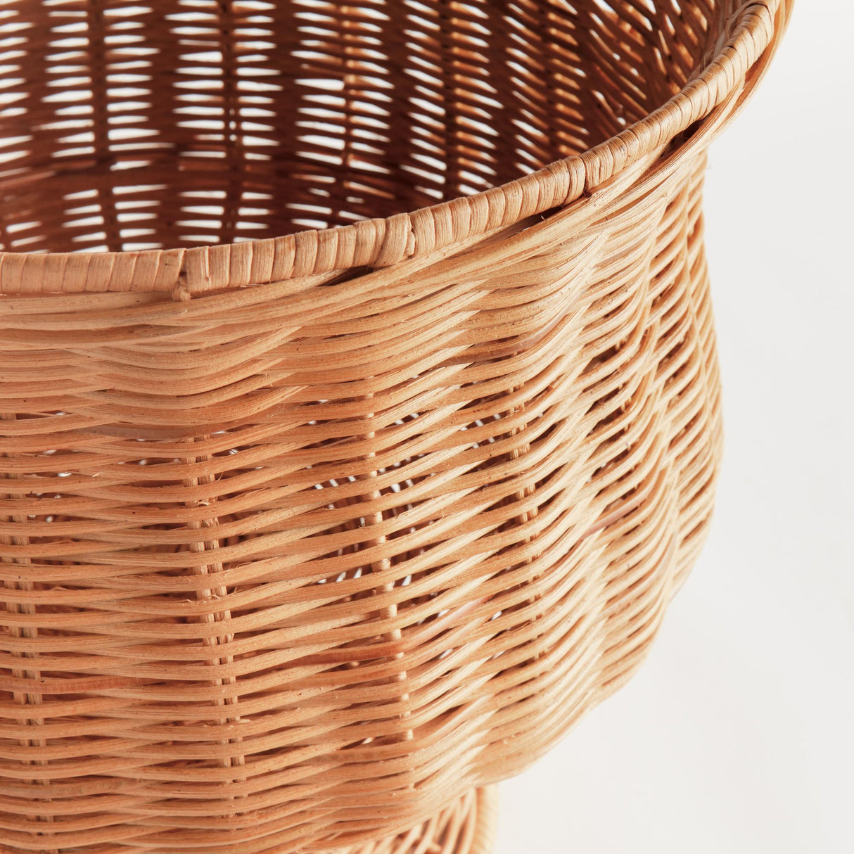 Napa Natural CHESAPEAKE RATTAN FOOTED URN WIDE