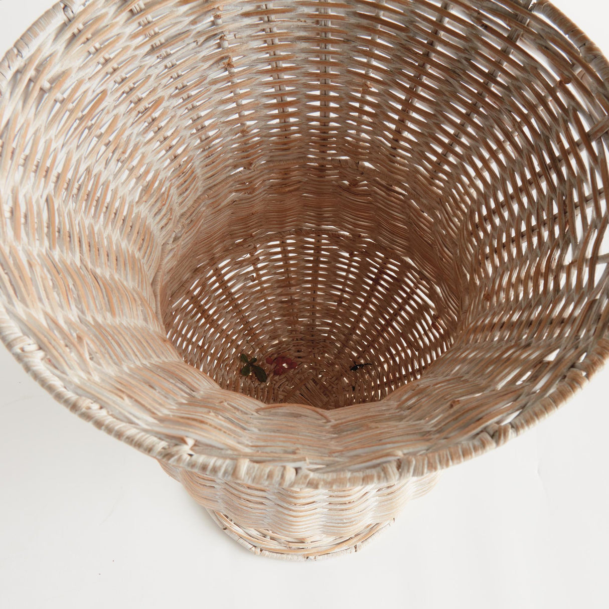 Napa Whitewash CHESAPEAKE RATTAN FOOTED URN TALL