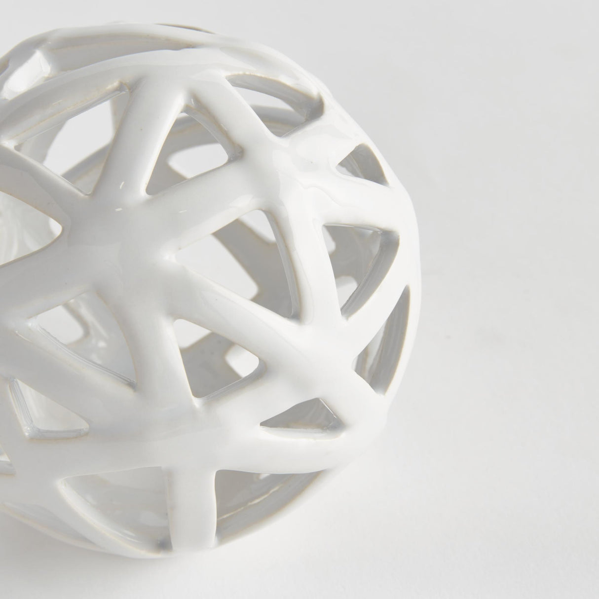 Napa White ALICIA ORB MEDIUM