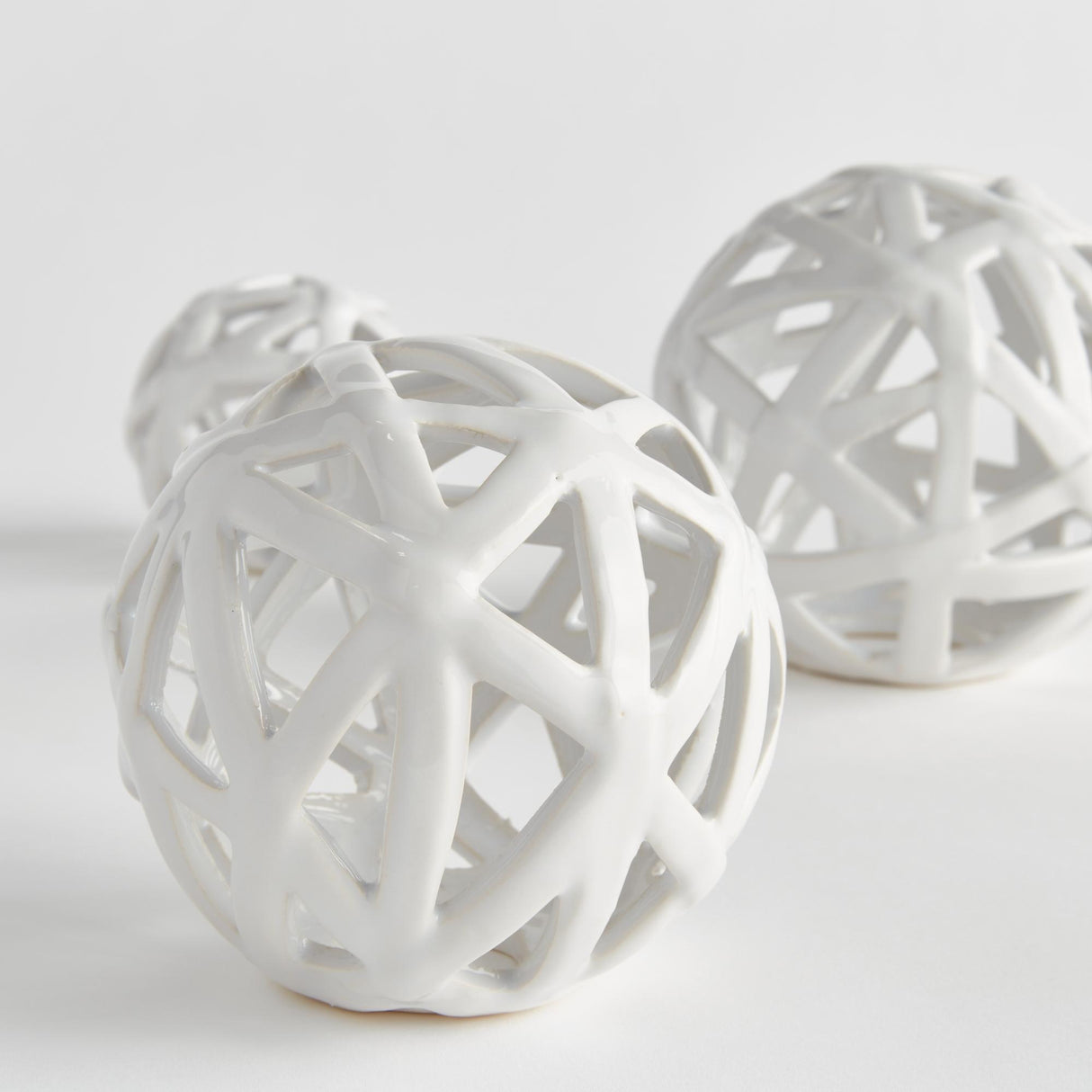 Napa White ALICIA ORB MEDIUM