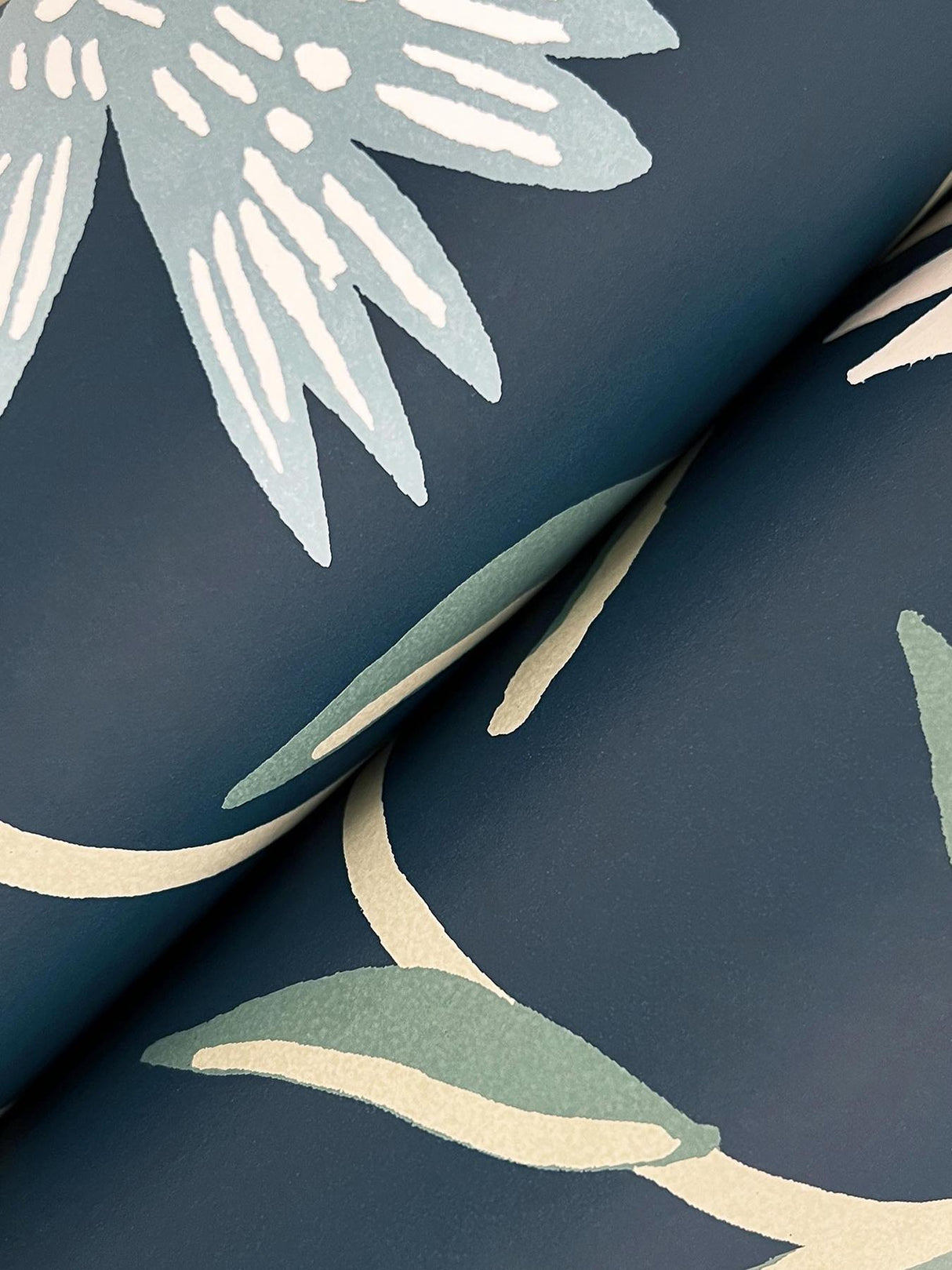 Kravet DESIGN W4291 511 Wallpaper