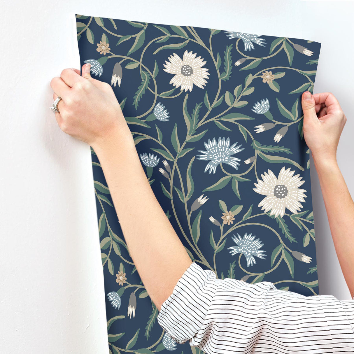 Kravet DESIGN W4291 511 Wallpaper