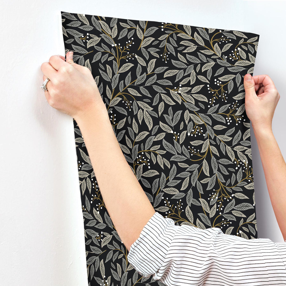 Kravet DESIGN W4293 811 Wallpaper
