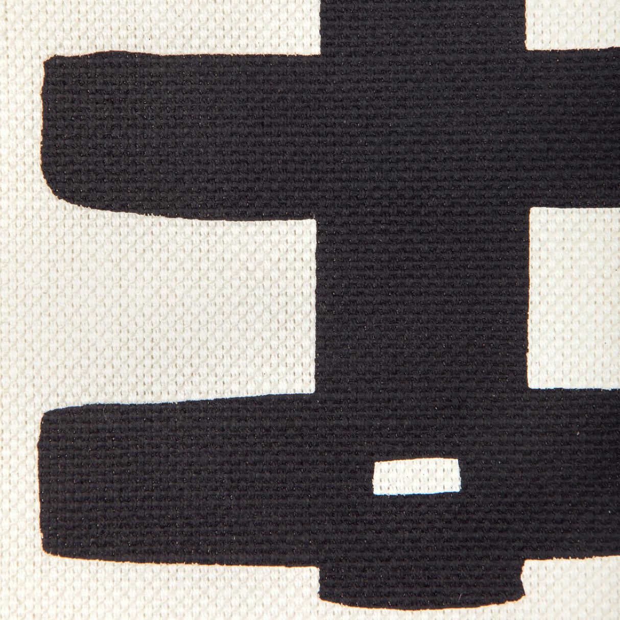 Lee Jofa BRIDGE BLACK/OYSTER Fabric