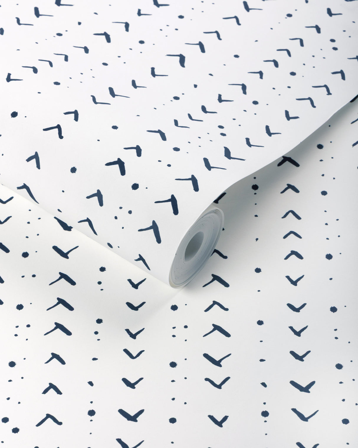 Lee Jofa TITIK WP DARK NAVY Wallpaper