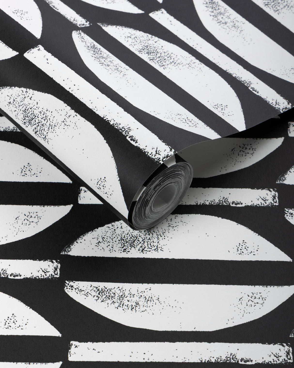 Lee Jofa RAJA WP BLACK Wallpaper