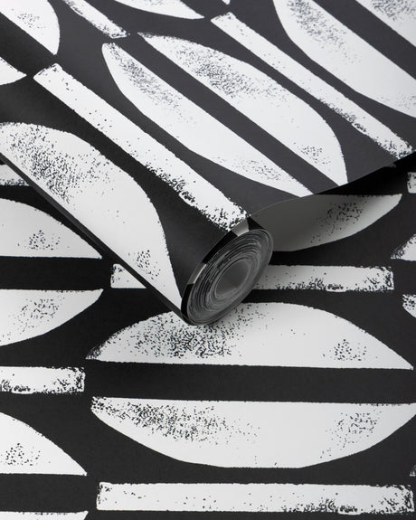 Lee Jofa RAJA WP BLACK Wallpaper