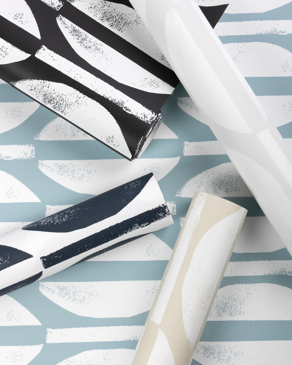 Lee Jofa RAJA WP BLACK Wallpaper