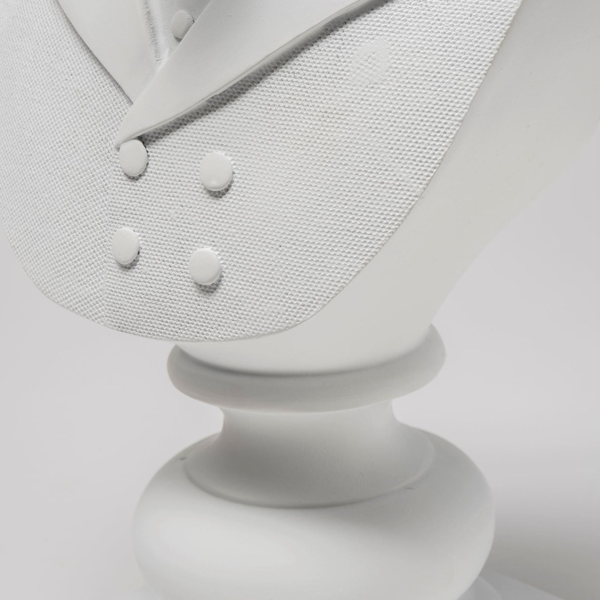 Mercana Murray 6L x 5W White Resin Business Fox