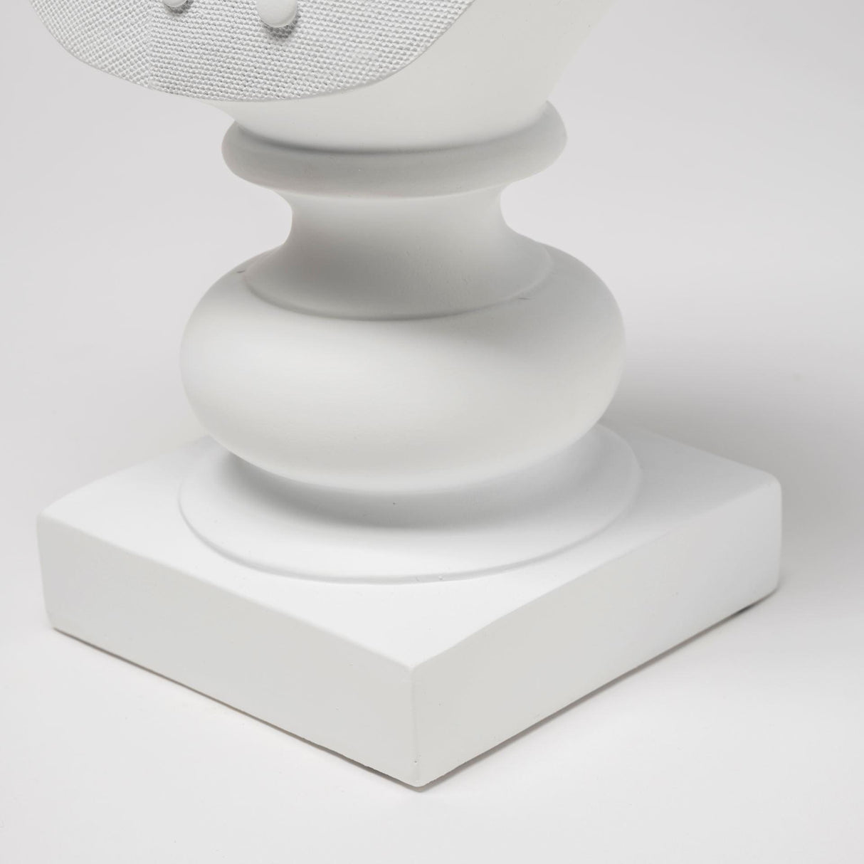 Mercana Murray 6L x 5W White Resin Business Fox