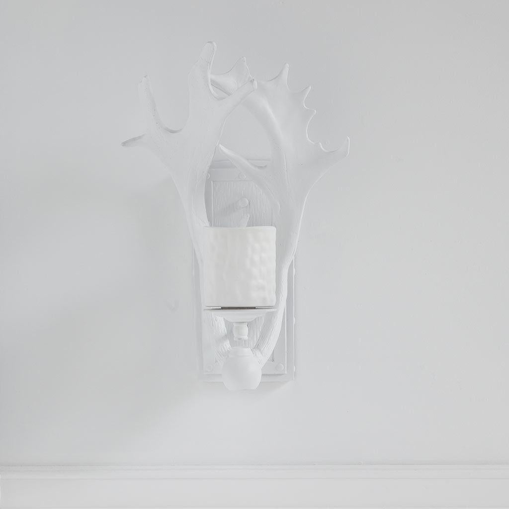Mercana Rockland 8x19.5 White Resin Antlers Wall Sconce