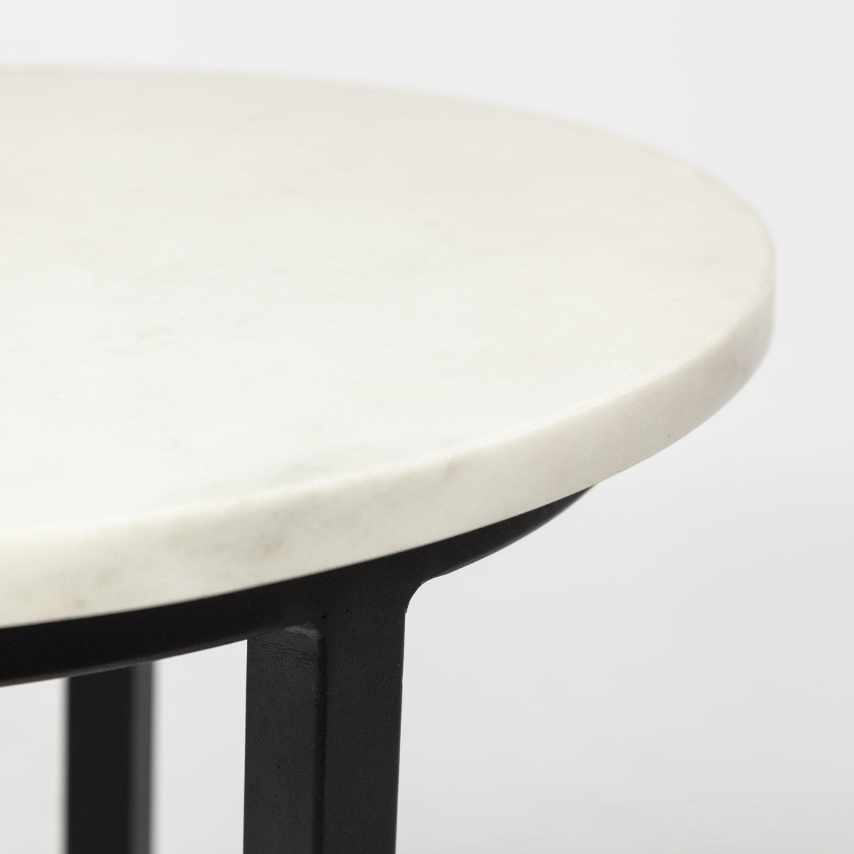 Mercana Bombola I (Small) 15L x 15W White Round Marble Top W/Black Metal Frame Accent Table