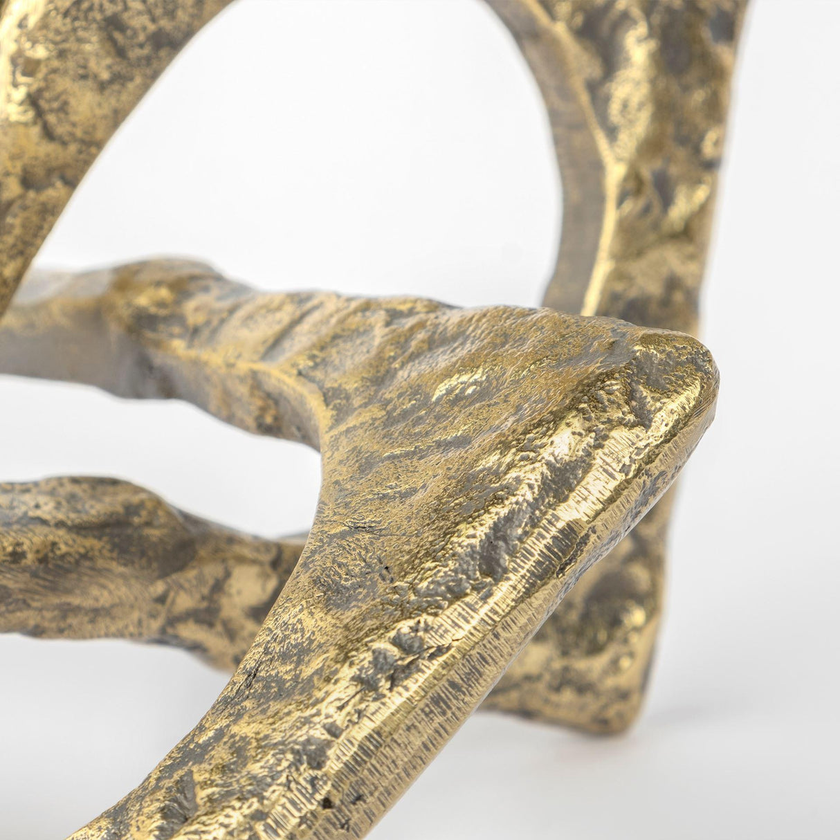 Mercana Delaunay I (Large) 10L X9W Gold Hammered Metal Interlinked Patterned
