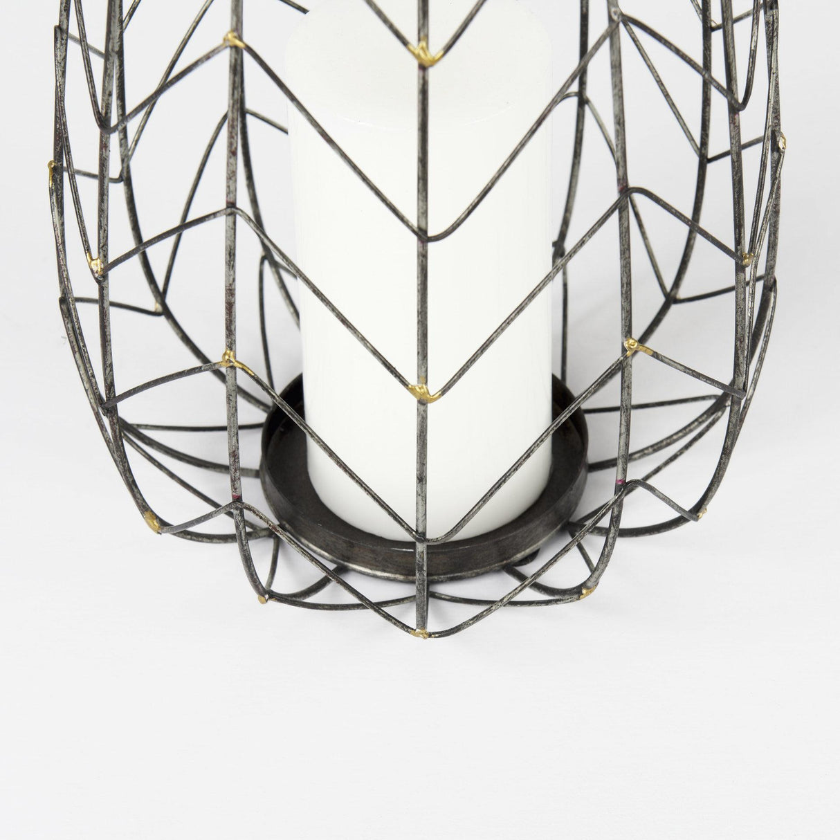 Mercana Petiole I Small Gold Toned Metal Table Candle Holder