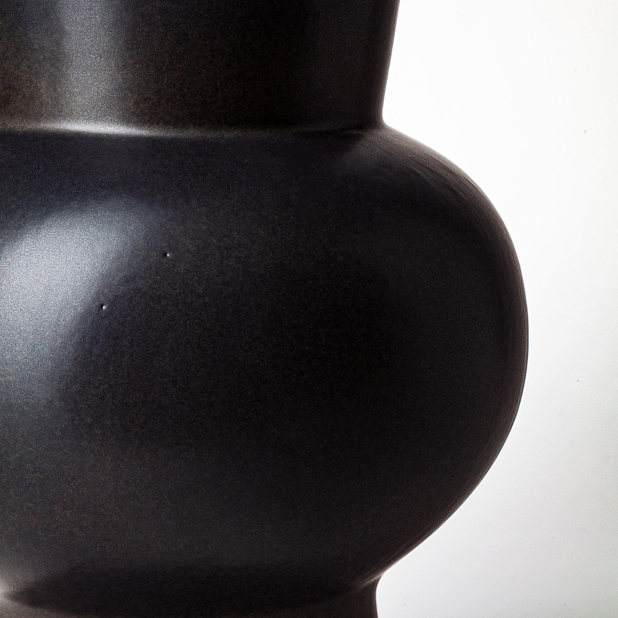 Mercana Laforge II Black Ceramic Vase
