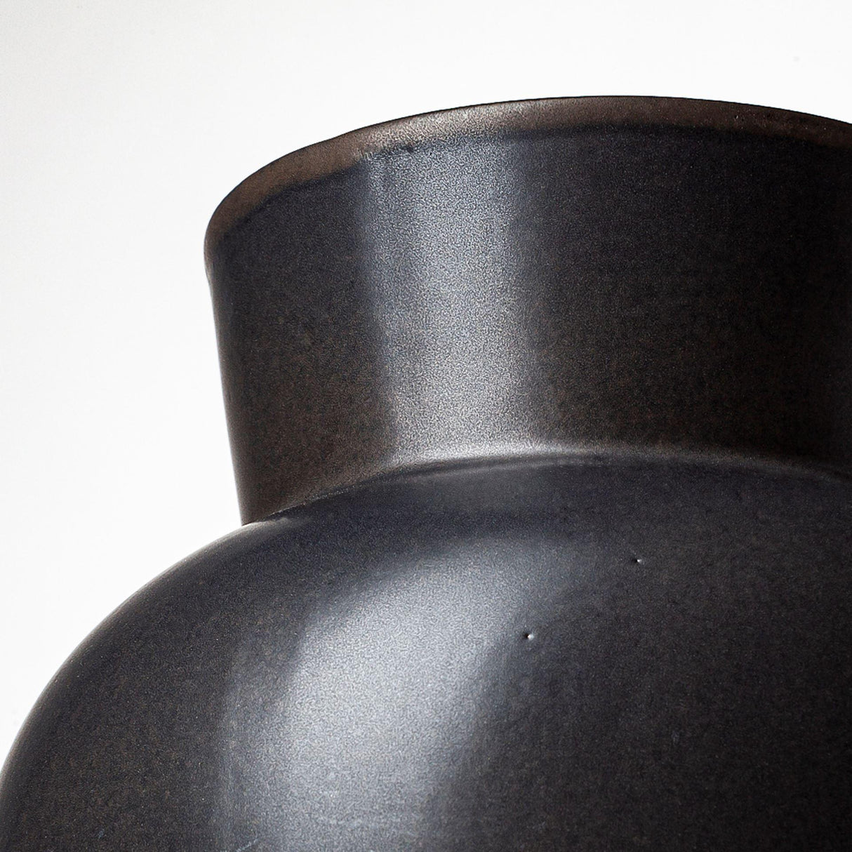 Mercana Laforge II Black Ceramic Vase