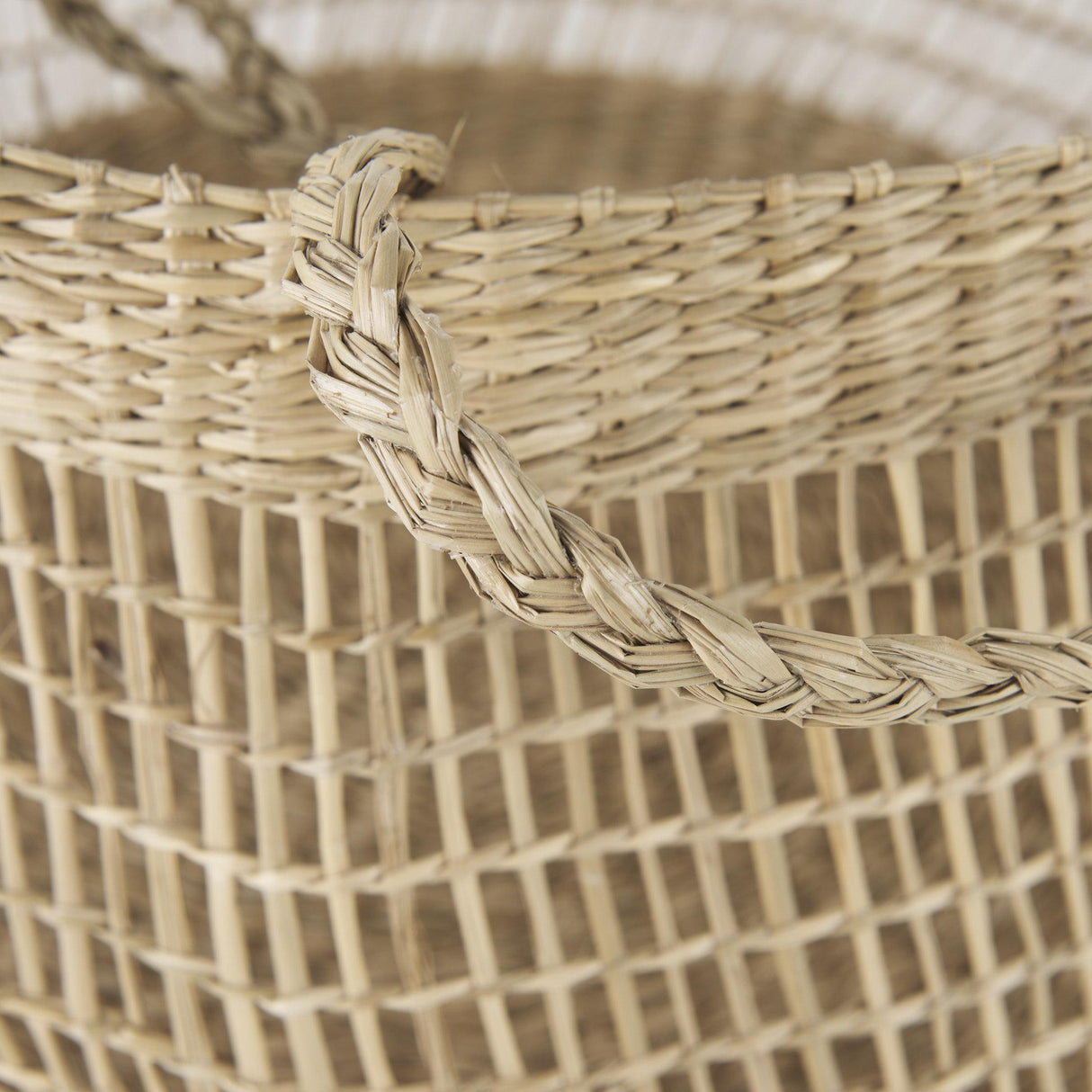 Mercana Nova 15.0L x 15.0W x 9.4H (Set of 2) Light Brown Seagrass Woven Round Basket W/ Long Handle