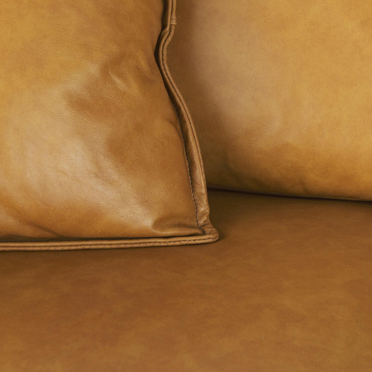 Mercana D'Arcy 88.0L x 37.0W x 34.0H Tan Leather Sofa