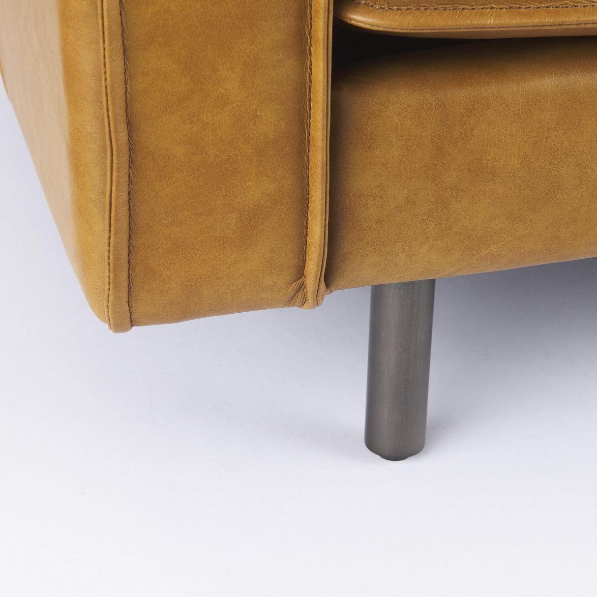 Mercana D'Arcy 65.0L x 37.0W x 34.0H Tan Leather Love Seat