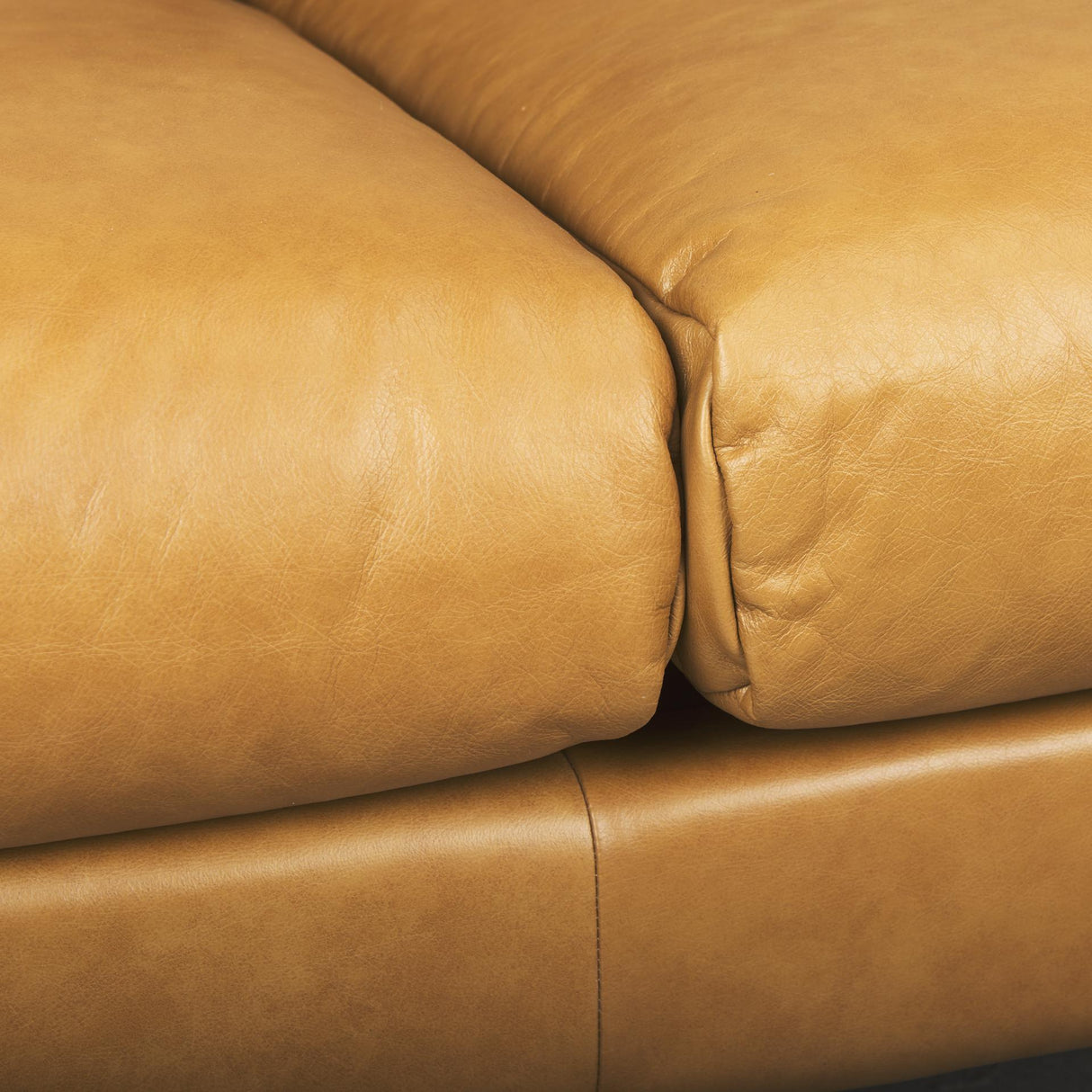 Mercana Lake Como 85.8L x 36.6W x 32.3H Tan Leather Three Seater Sofa