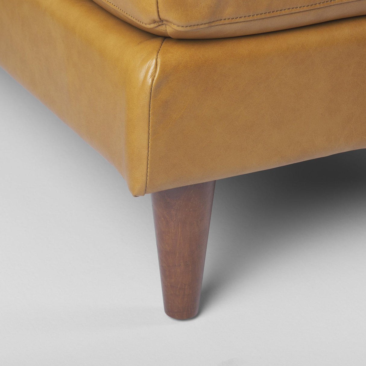 Mercana Svend 111.4L x 68.0W x 33.9H Tan Leather Right Chaise Sectional Sofa