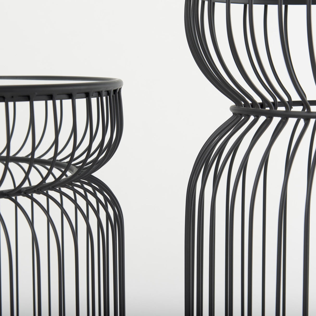 Mercana Shani Set of 2 Round, Black Metal w/ Glass, Accent Tables