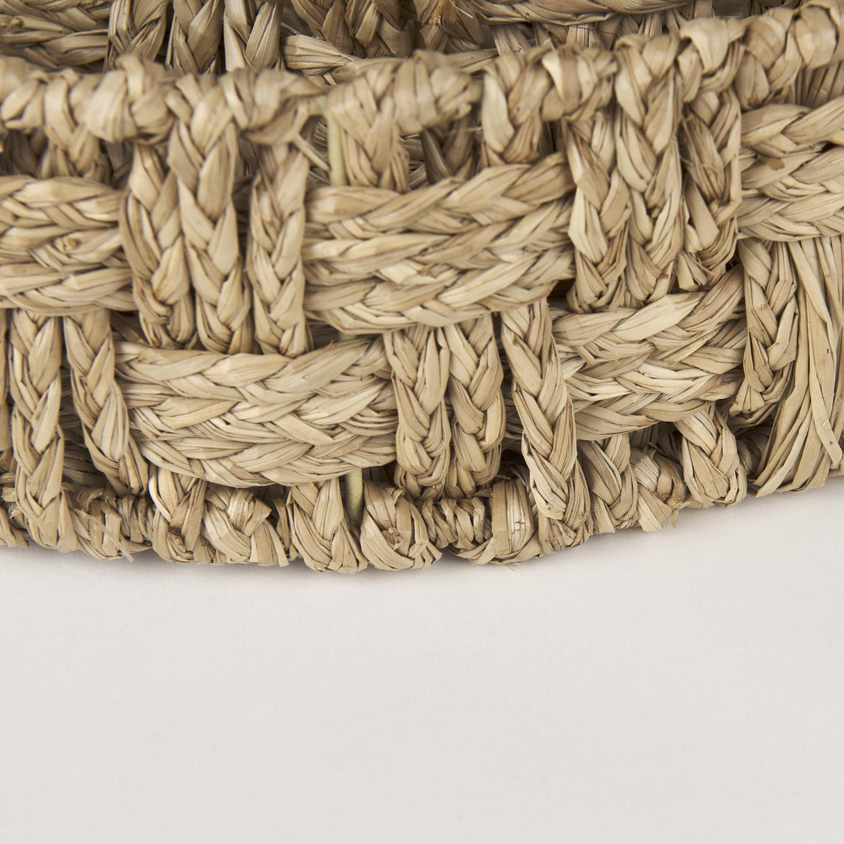 Mercana Haini Set of 2 Large Basketweave Seagrass Trays w/ Loop Handles