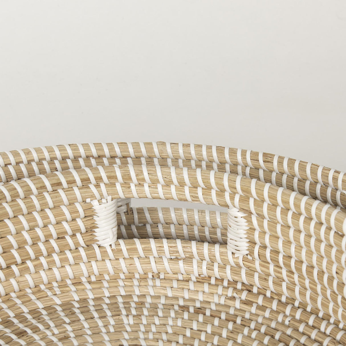 Mercana Kalama Set of 2 Large Round Seagrass Trays w/ Handles