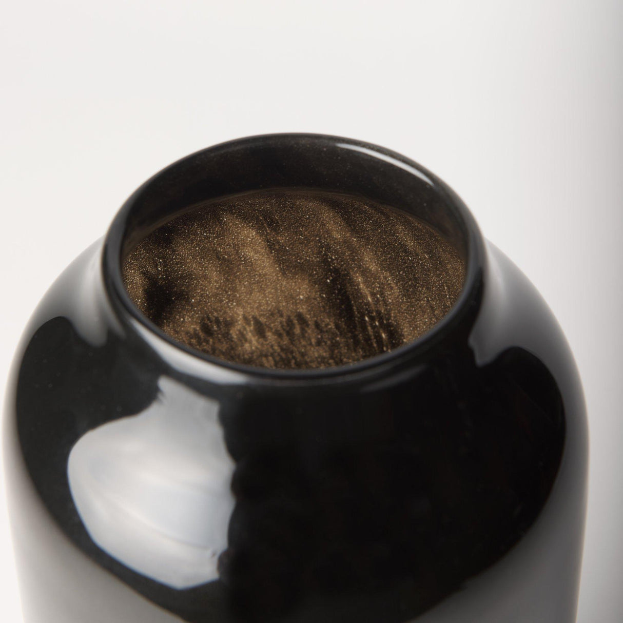 Mercana Emu Short Black w/ Gray Vase