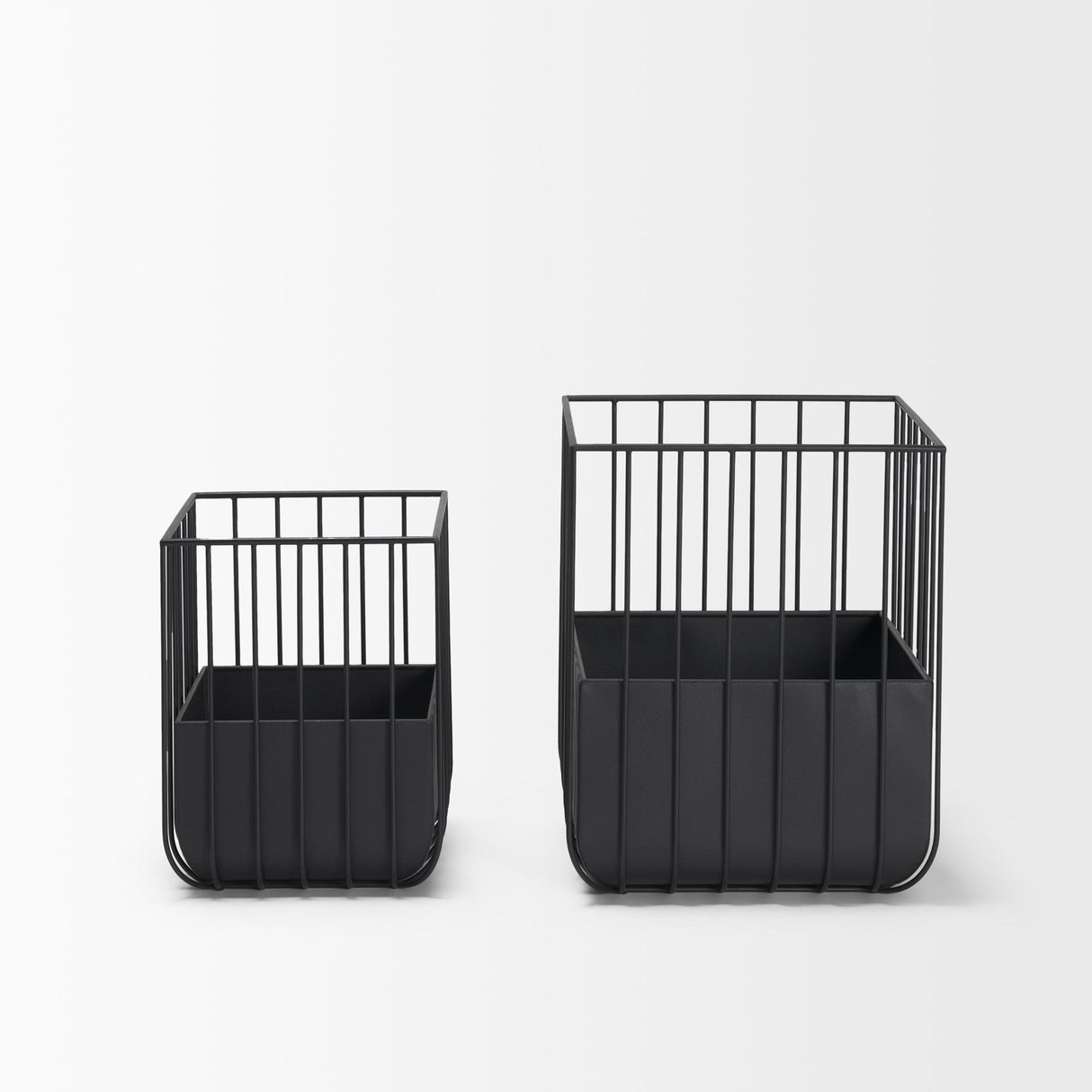 Mercana Verna Matte Black Wire Cage Metal Planters (Set of 2)