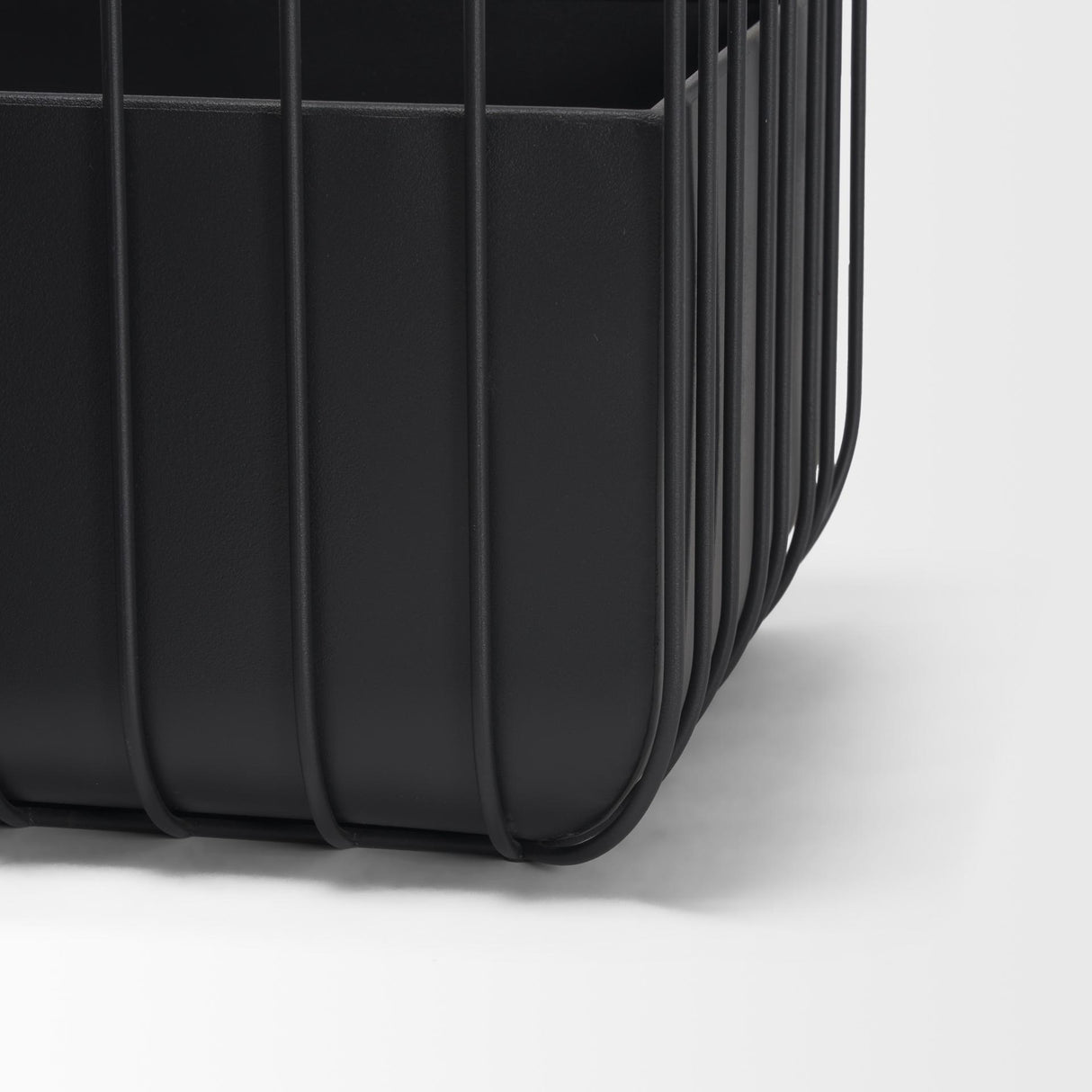 Mercana Verna Matte Black Wire Cage Metal Planters (Set of 2)