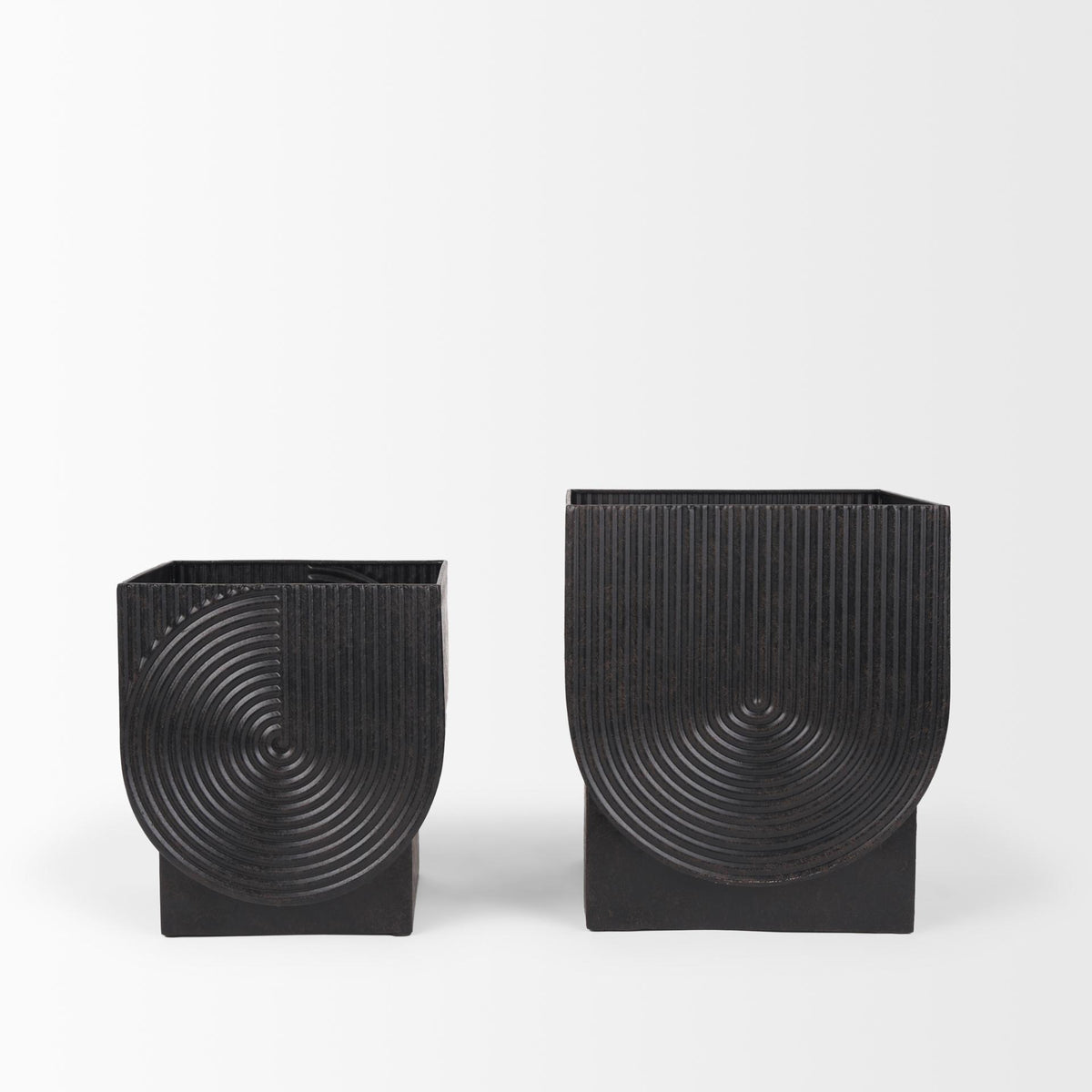 Mercana Medina Antiqued Black Metal Planters (Set of 2)