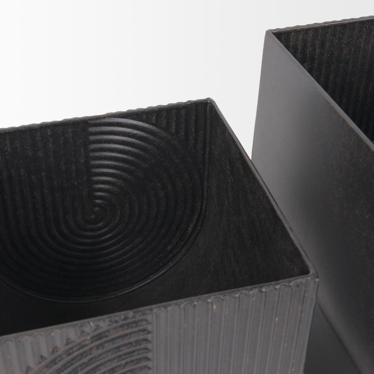 Mercana Medina Antiqued Black Metal Planters (Set of 2)