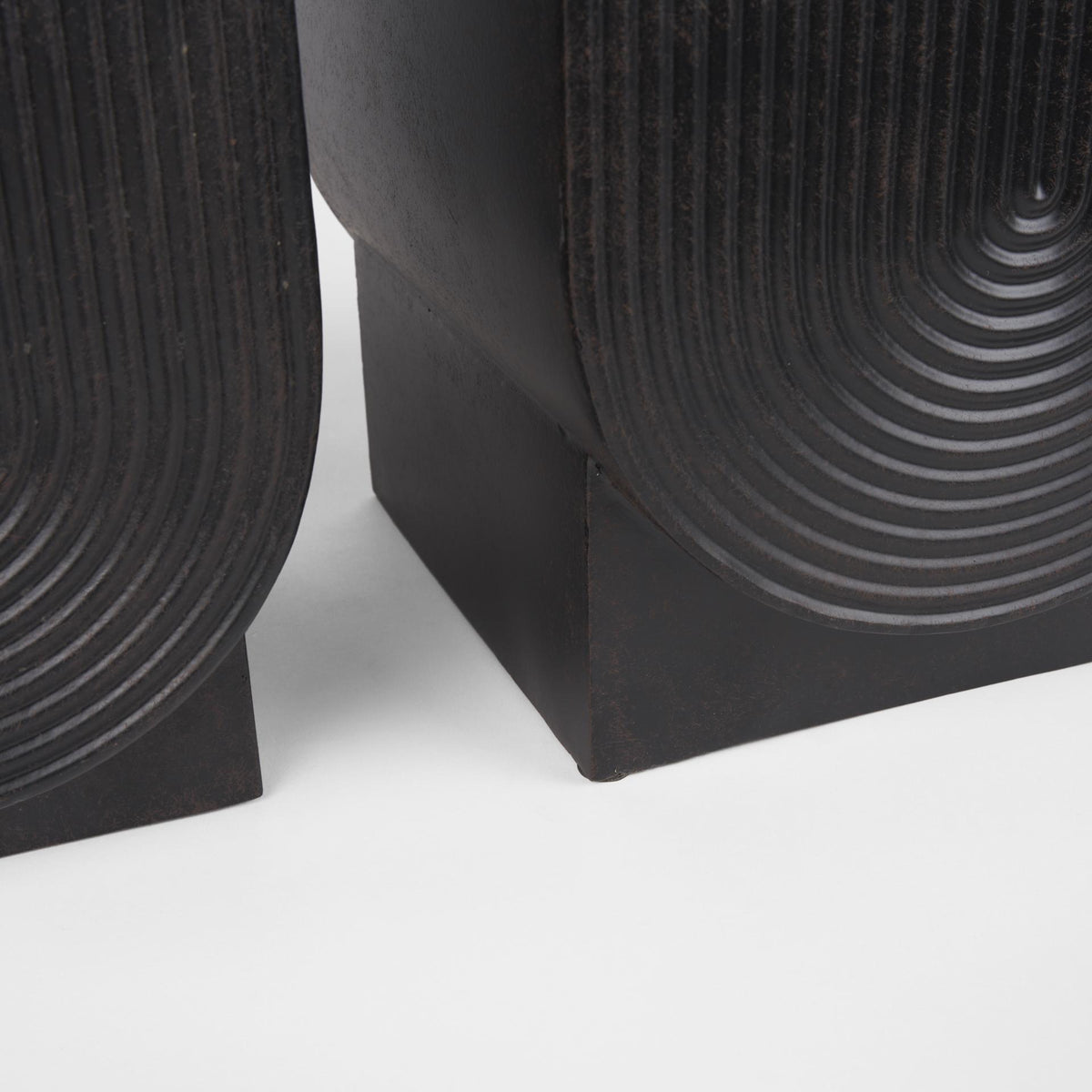 Mercana Medina Antiqued Black Metal Planters (Set of 2)
