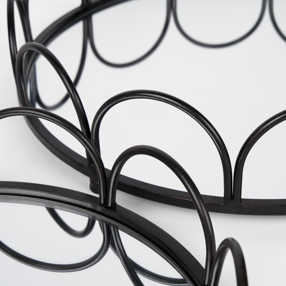 Mercana Lenore Round Metal/Mirror Tray Black (Set of 2)