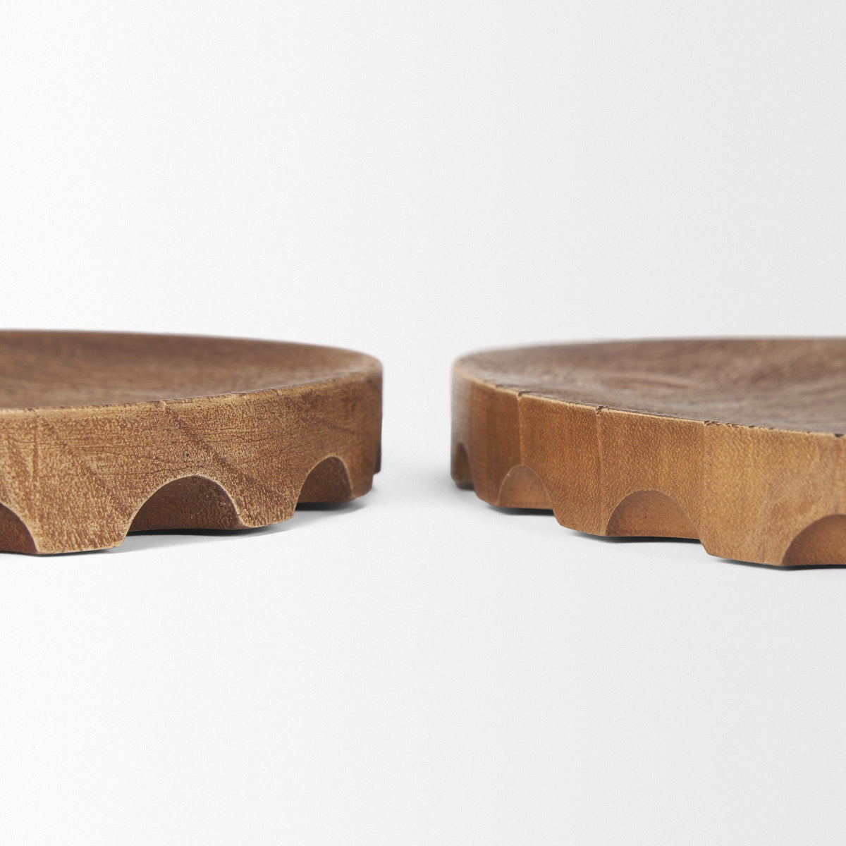 Mercana Waverly Round Light Brown Wood Scalloped Edged Trays