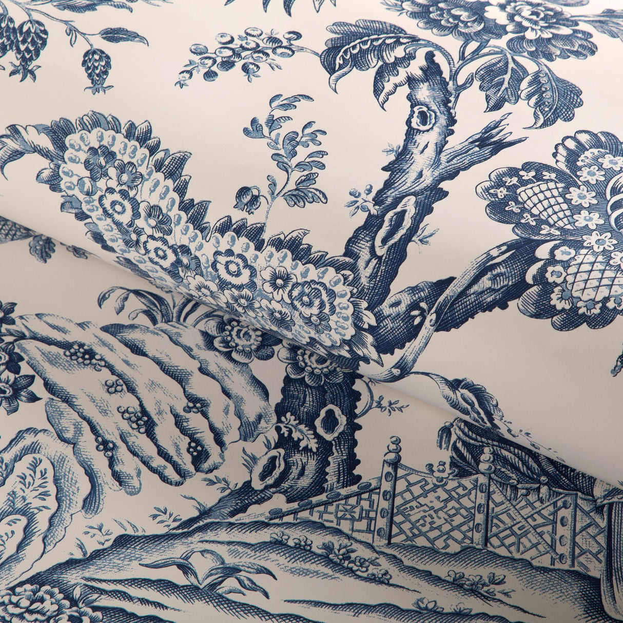 Brunschwig & Fils MARCEL NAVY Wallpaper