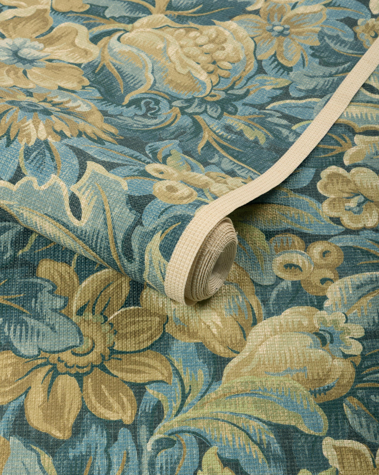 Lee Jofa HARPER PAPER INDIGO Wallpaper